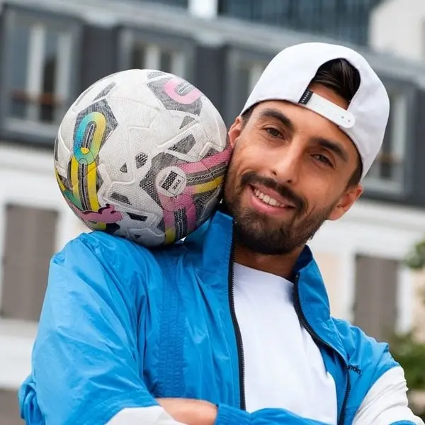 football-freestyler-pro-champion-france-champion-monde-donne-cours-football-freestyle-ameliorer-techniques